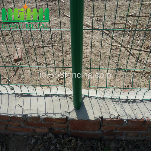 Galvanized Green 3 Twist Metal Fence